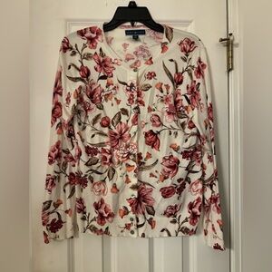 Karen Scott cardigan. Size S.
